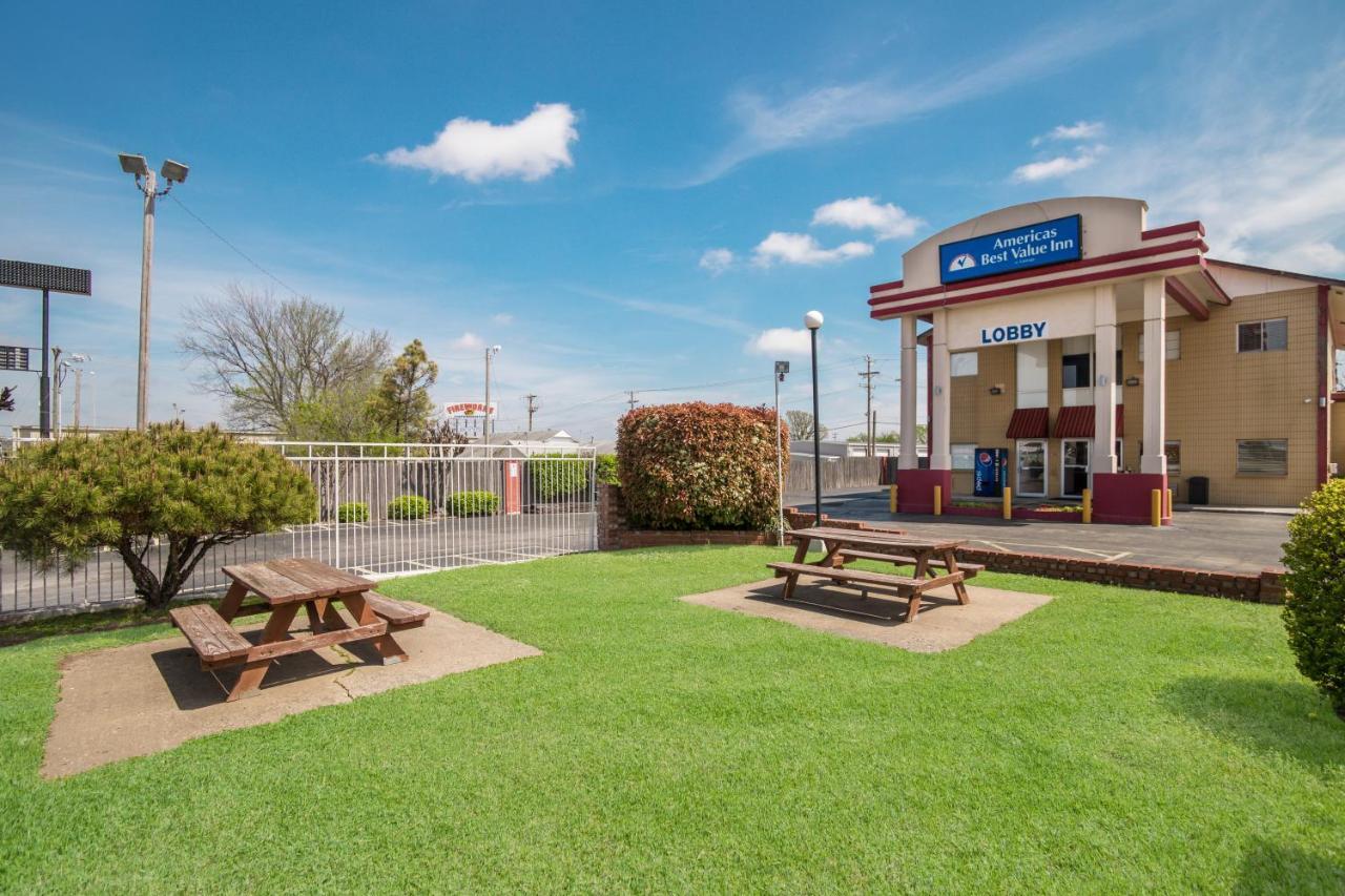 Americas Best Value Inn Tulsa I-44 Oakhurst Bagian luar foto