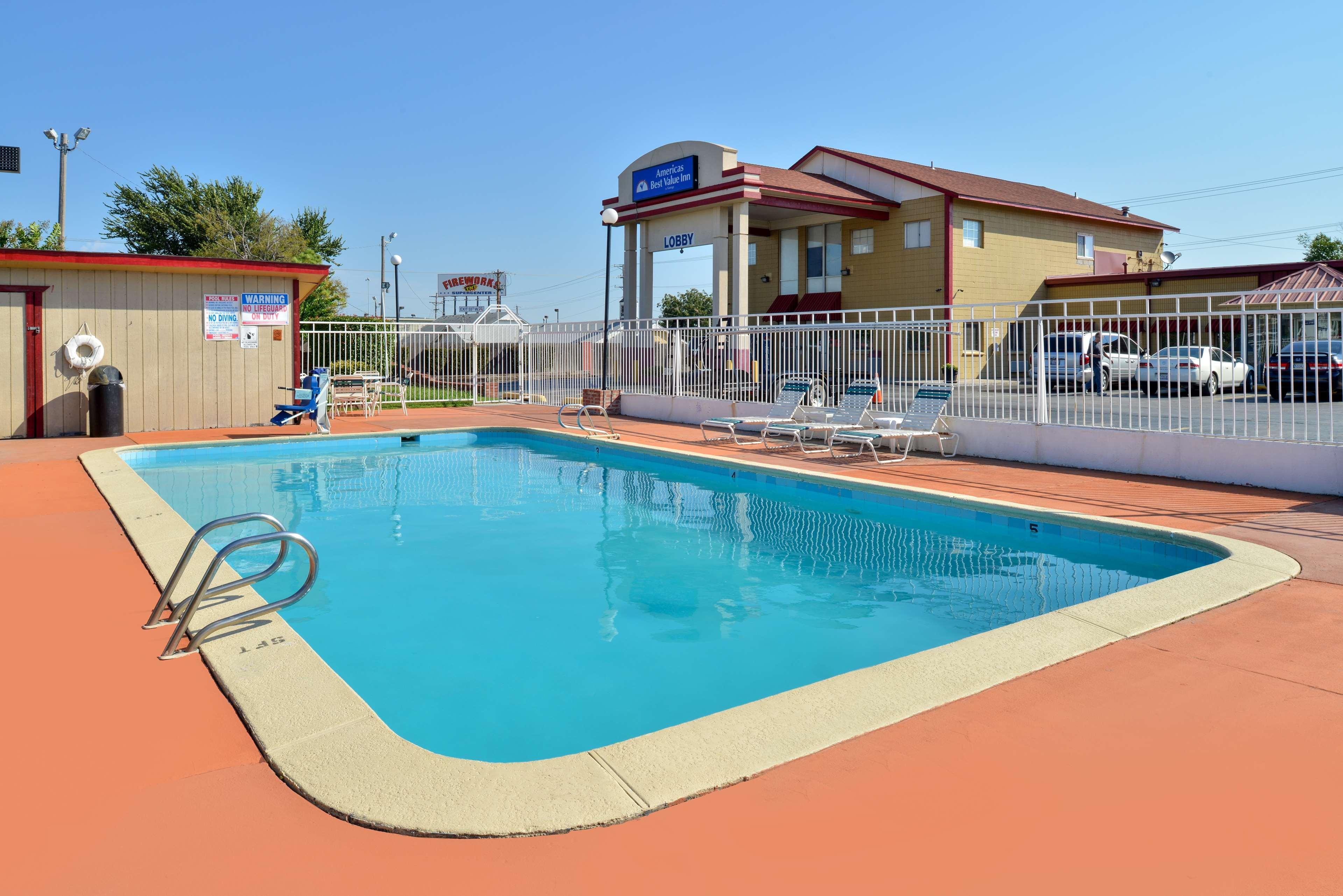 Americas Best Value Inn Tulsa I-44 Oakhurst Bagian luar foto