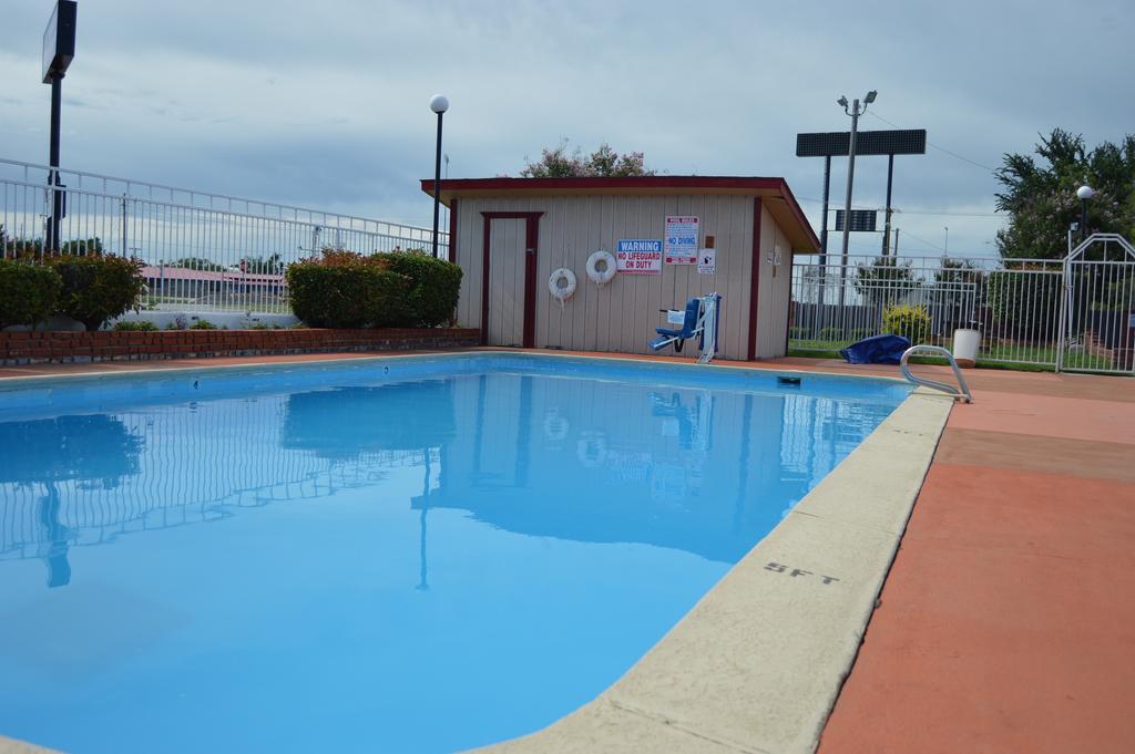 Americas Best Value Inn Tulsa I-44 Oakhurst Bagian luar foto
