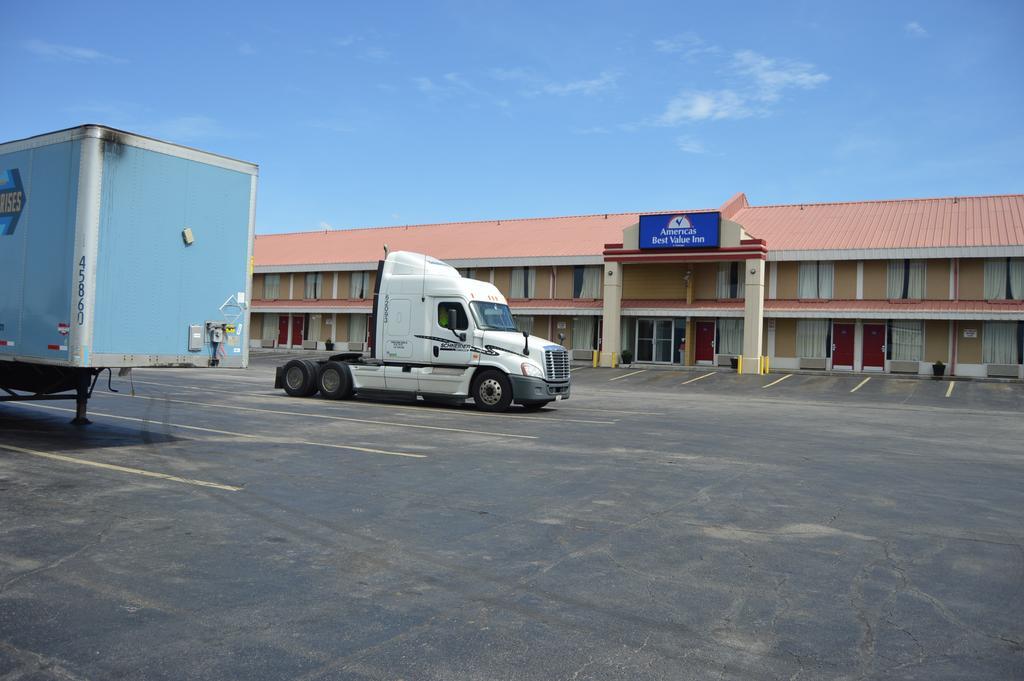 Americas Best Value Inn Tulsa I-44 Oakhurst Bagian luar foto